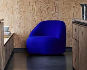 Margas lounge chair in blue. Design Mumbai.